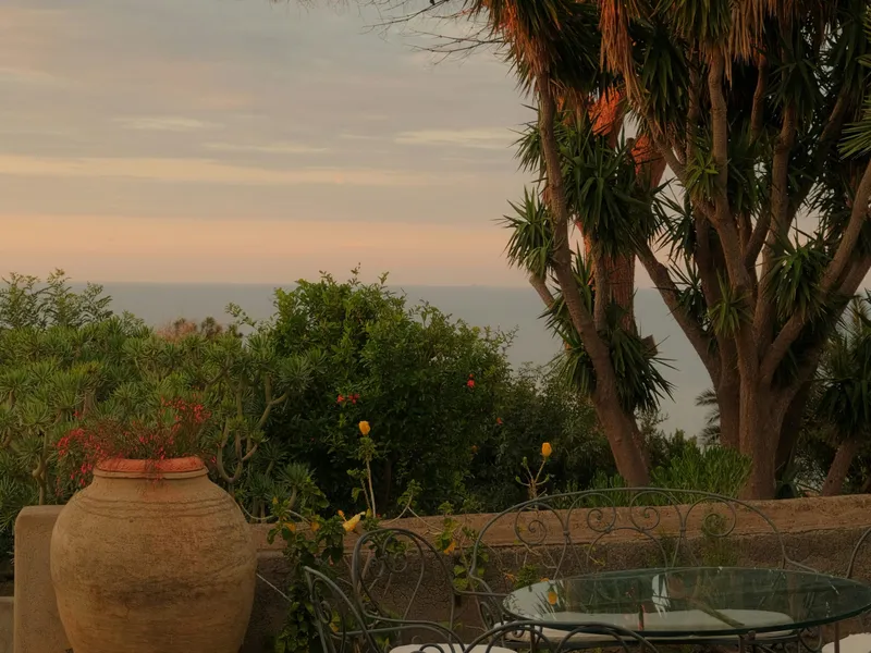 How to view ten villas in three days — a Paula playbook.